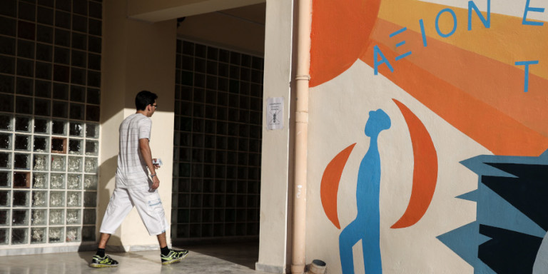 Τι θα γίνει με σχολεία, Πανελλήνιες, Πανεπιστήμια, φροντιστήρια, μάσκες – Οι εξηγήσεις της Κεραμέως