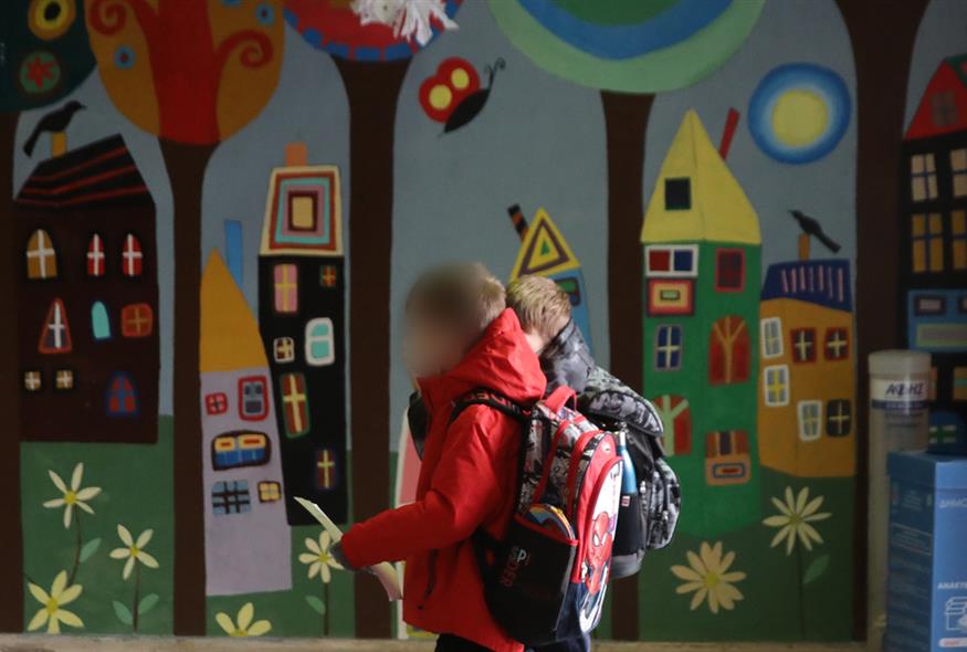 Κορονοϊός: Πετυχημένα κατά τον ΕΟΔΥ τα μέτρα στα σχολεία – Τα στοιχεία για τα κρούσματα