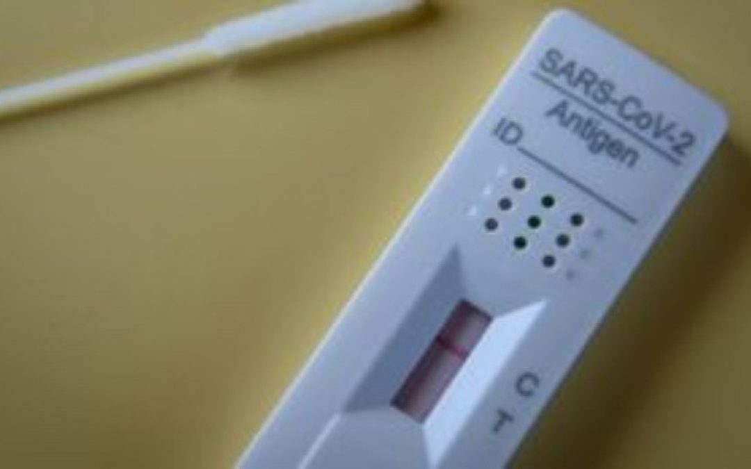Ξεκινά την Τετάρτη 2 Φεβρουαρίου η διάθεση self test σε μαθητές και εμβολιασμένους εκπαιδευτικούς
