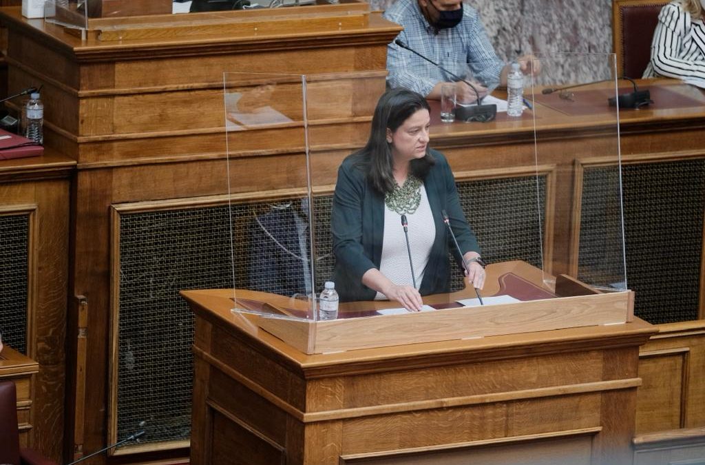 Νίκη Κεραμέως στη Βουλή: «Θέλουμε τα Πανεπιστήμιά μας να ξεπεράσουν τις παθογένειες του χθες, να ανταποκριθούν στις ανάγκες του σήμερα, με το βλέμμα στραμμένο στις εξελίξεις του αύριο.»