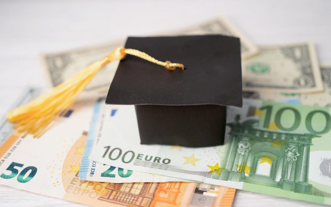 Φιλοσοφική Αθηνών: Μηνιαία Υποτροφία 900€ για μεταπτυχιακό ή διδακτορικό στο εξωτερικό (2023-2024)