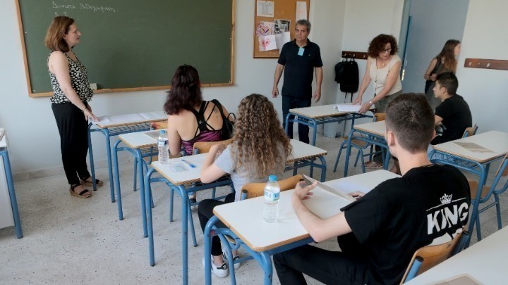 «Τα μειονοτικά σχολεία δεν “κλείνουν” αλλά αναστέλλεται η λειτουργία τους», τονίζει η Μ. Κοσμίδου